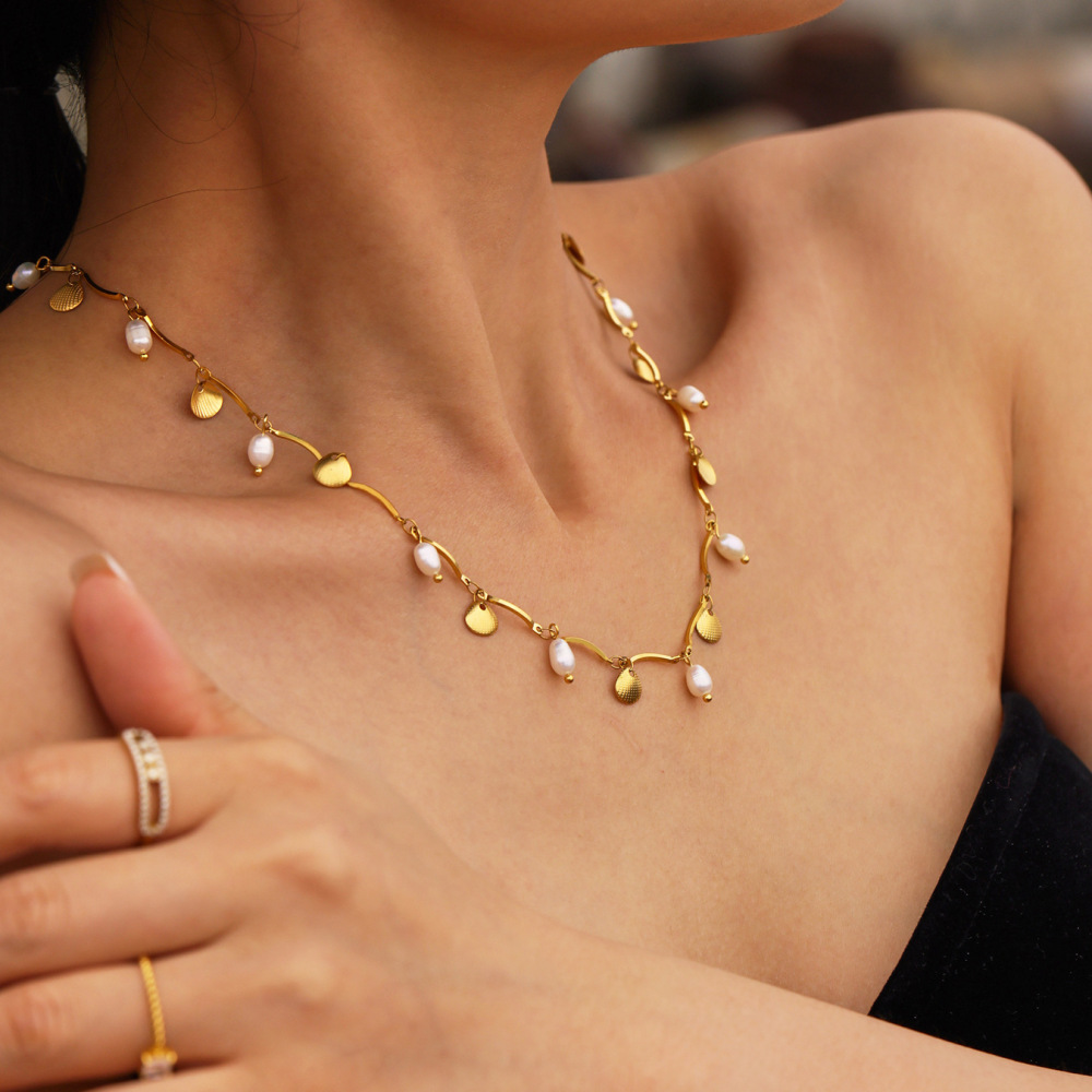 New Arrival 18k Gold Plated Elegant Freshwater Pearls Choker Shell Pendants Stainless Steel Necklace for Women Daily Wear