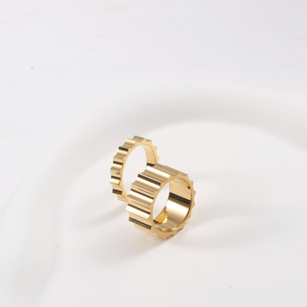 Trendy High Polished Geometric 18K Gold Plated Water Resistant Stainless Steel Jewelry Gear Shape Finger Rings for Women