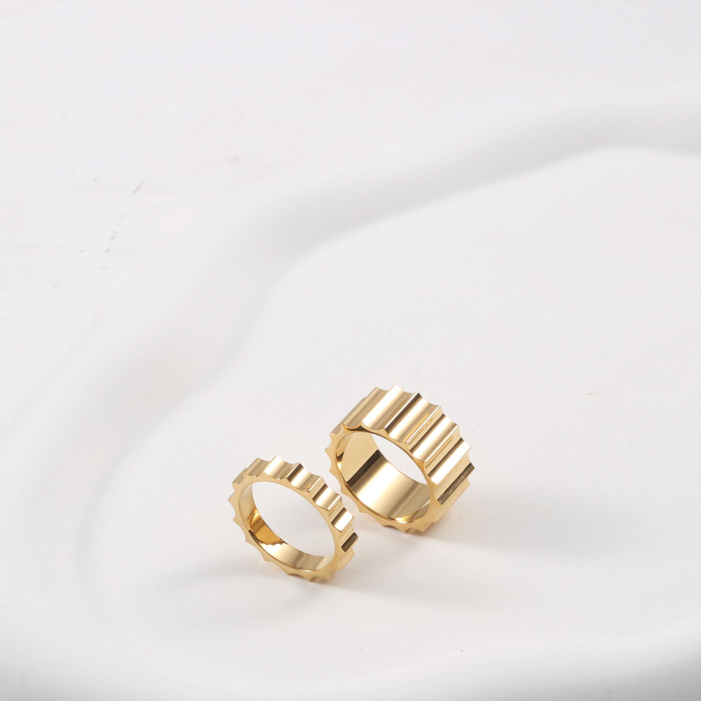 Trendy High Polished Geometric 18K Gold Plated Water Resistant Stainless Steel Jewelry Gear Shape Finger Rings for Women