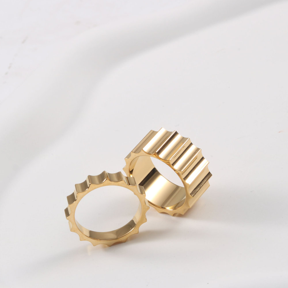 Trendy High Polished Geometric 18K Gold Plated Water Resistant Stainless Steel Jewelry Gear Shape Finger Rings for Women