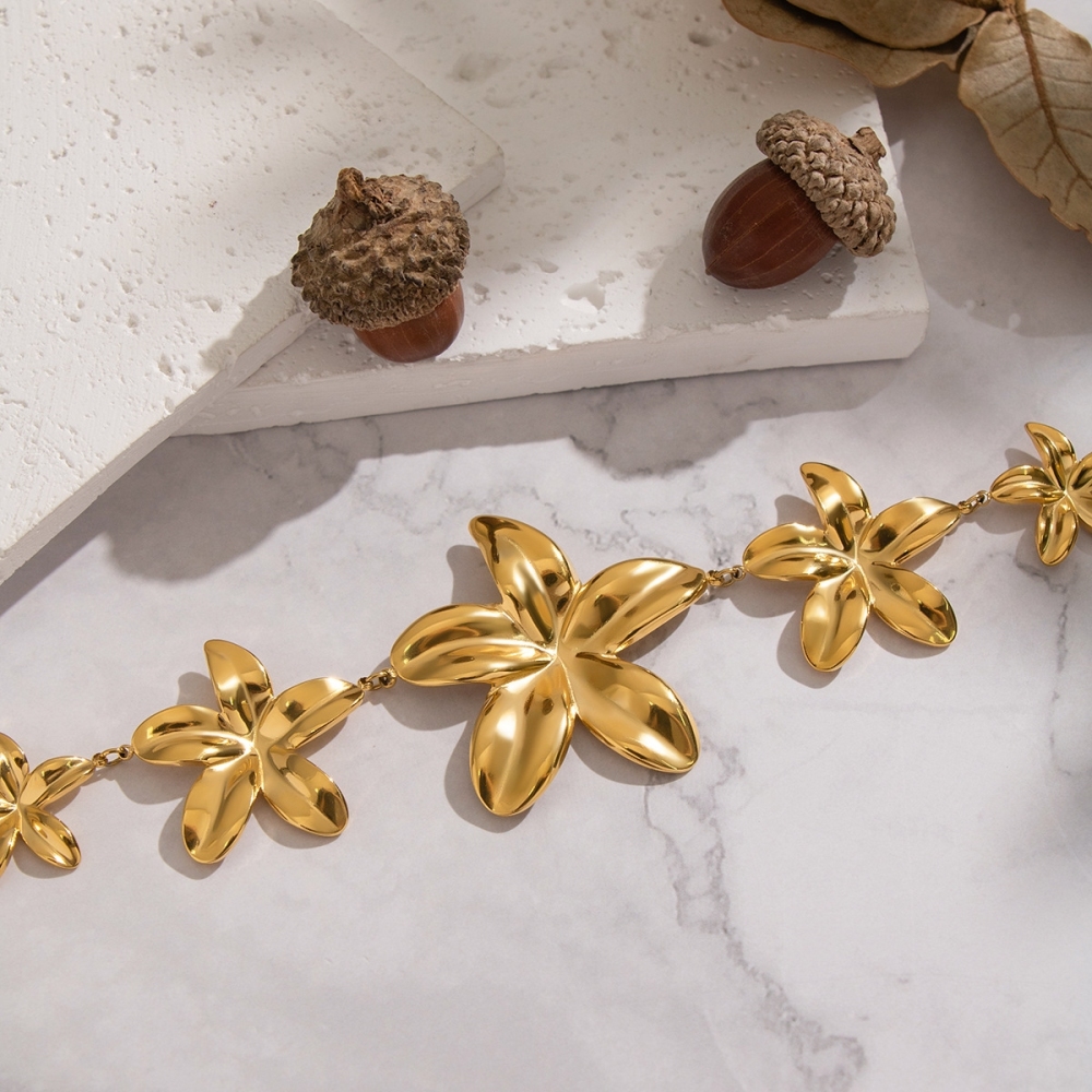 Trendy Elegant 18K Gold Plated Waterproof & Tarnish Free Jewelry Stainless Steel Flower Shaped Pendant Choker Necklace for Women