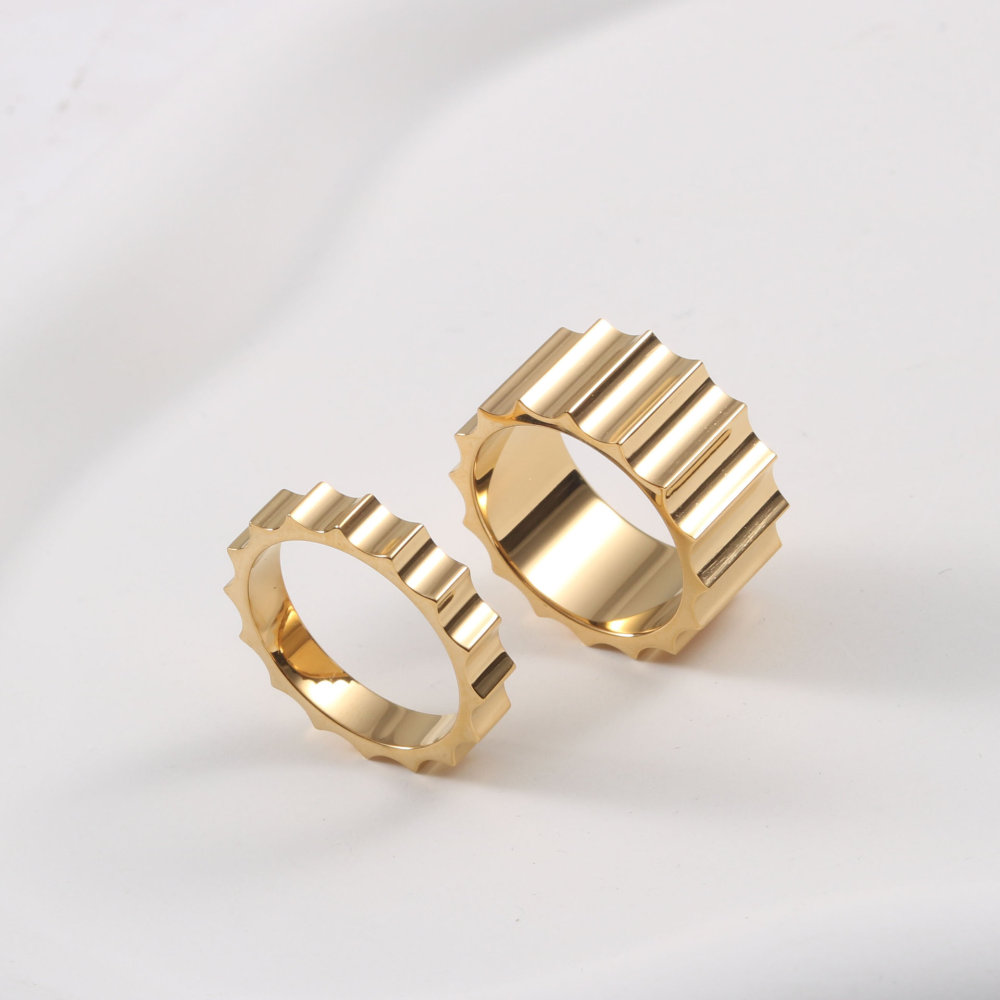 Trendy High Polished Geometric 18K Gold Plated Water Resistant Stainless Steel Jewelry Gear Shape Finger Rings for Women