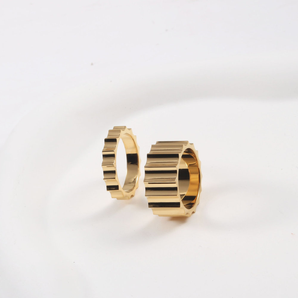 Trendy High Polished Geometric 18K Gold Plated Water Resistant Stainless Steel Jewelry Gear Shape Finger Rings for Women