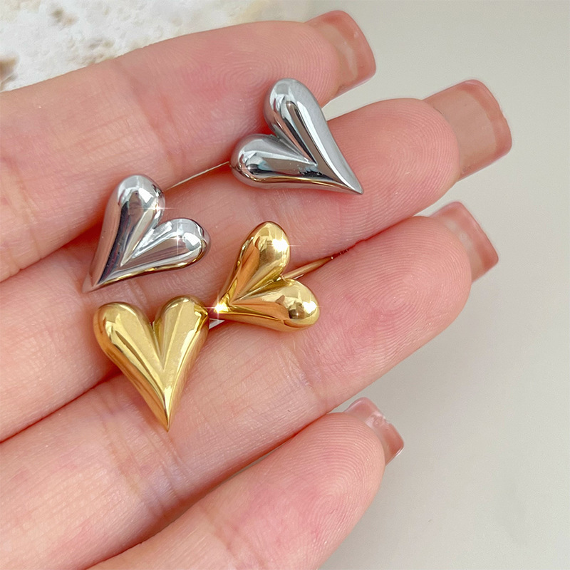 Fashion Jewelry 18K Gold Plated Stainless Steel Heart Shaped Stud Earrings for Women