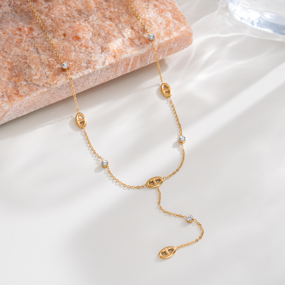 Hot Seller Tarnish Free & Waterproof Pig Nose Y-shaped Necklace for Women