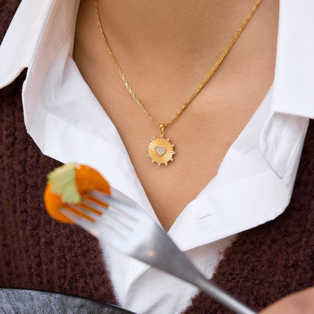 IVIAPRO Valentine's Day Gift Red Heart-shaped Zircon Sun Pendant Necklace