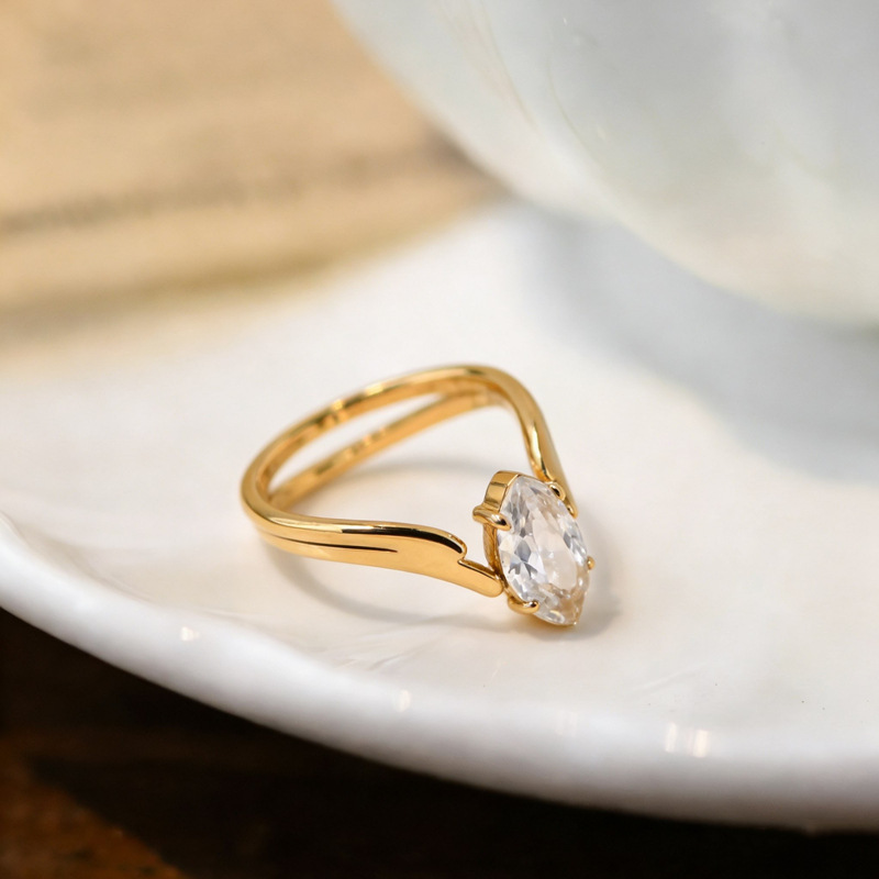 IVIAPRO Non-tarnish Horse Eye Shaped Zircon Engagement Ring