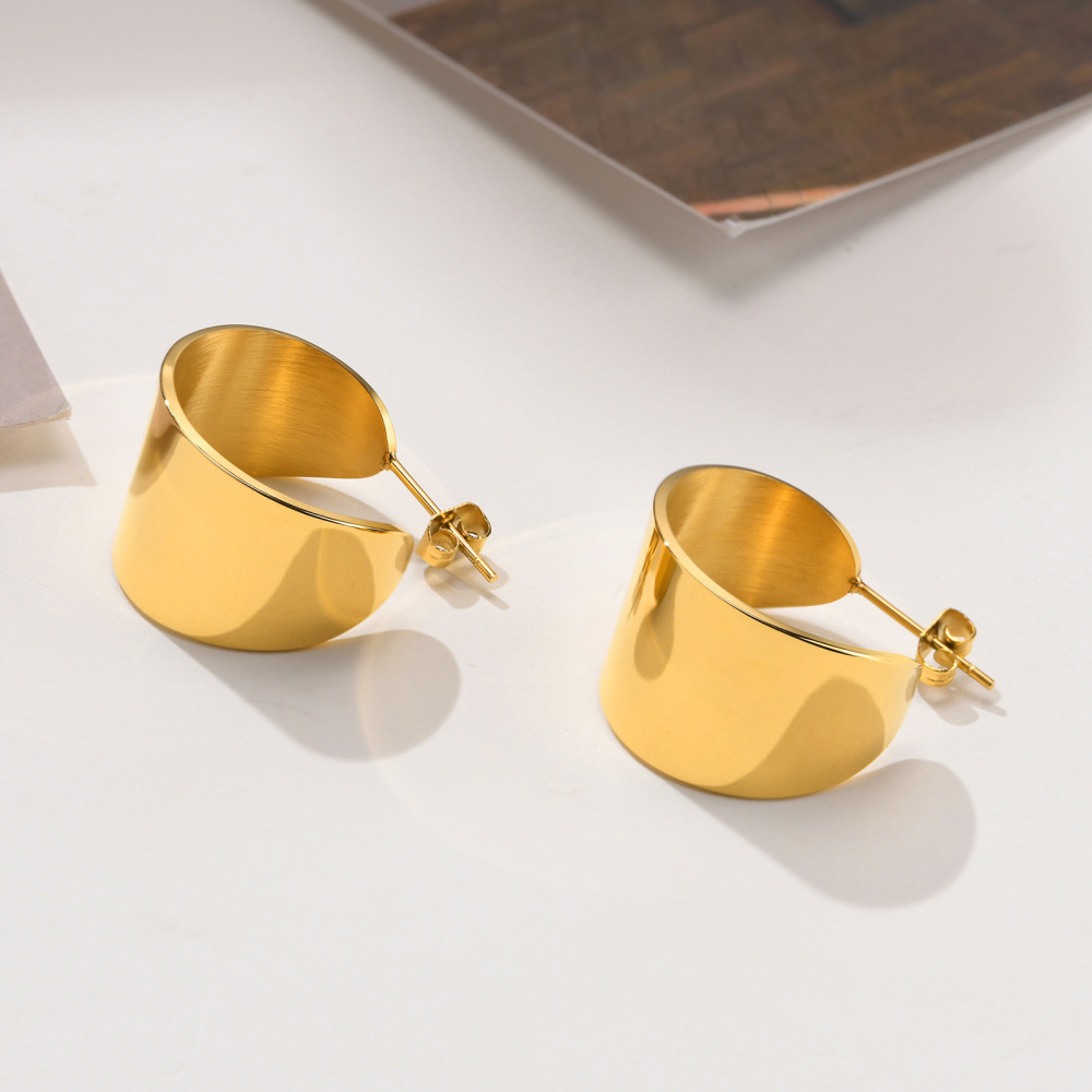 IVIAPRO Hypoallergenic Chunky Wide Band C Stud Earrings