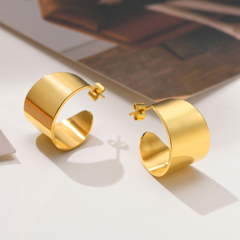 IVIAPRO Hypoallergenic Chunky Wide Band C Stud Earrings