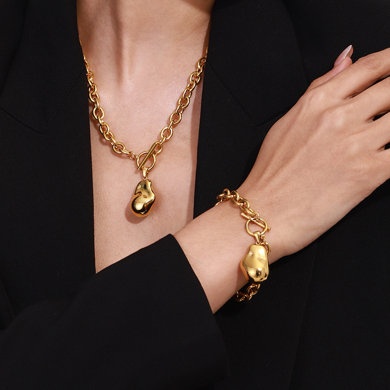 IVIAPRO OT Clasp Baroque Pendant Chain Bracelet