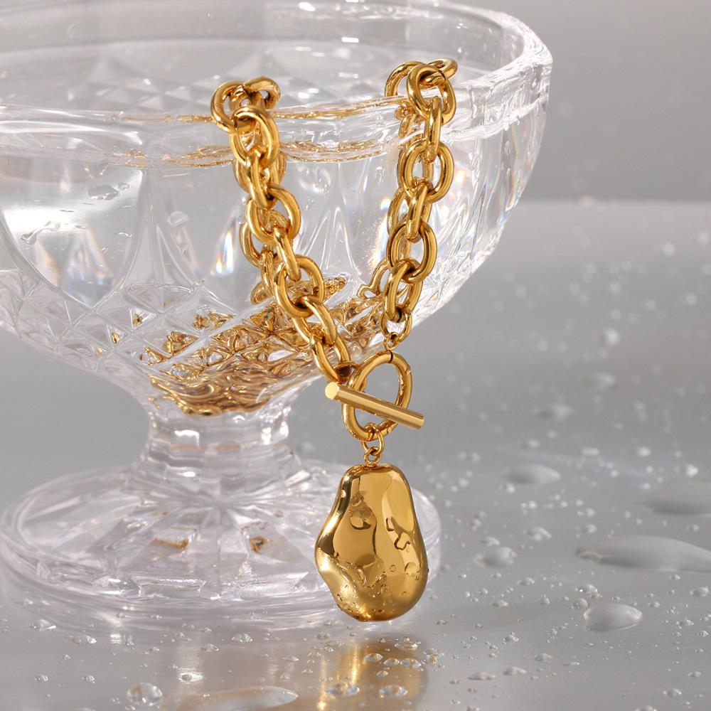 IVIAPRO OT Clasp Baroque Pendant Necklace