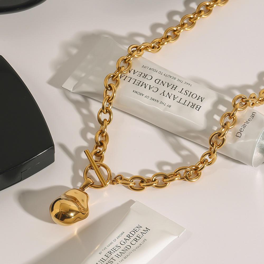 IVIAPRO OT Clasp Baroque Pendant Necklace