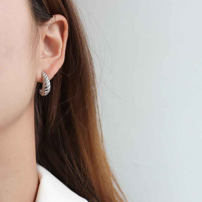 IVRAPRO C-shaped Chunky French Twisted Croissant Earrings