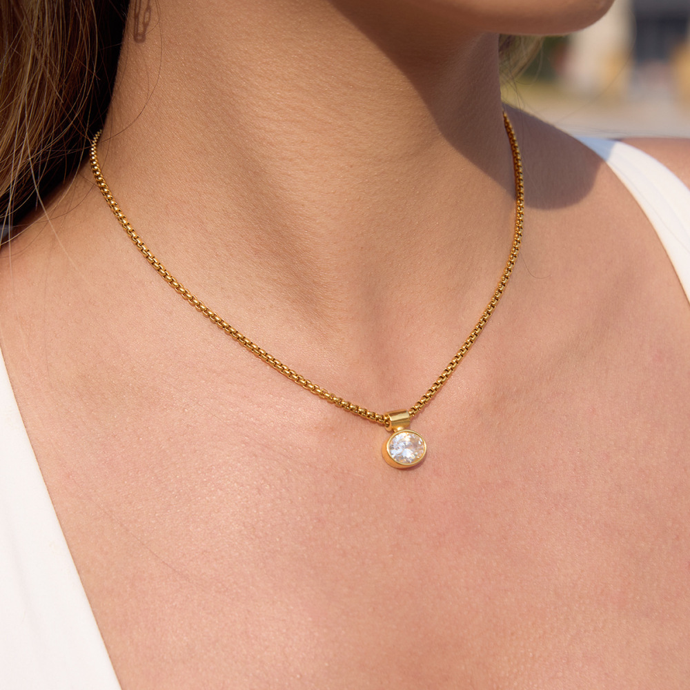 IVIAPRO Trendy Oval Zircon Pendant Necklace