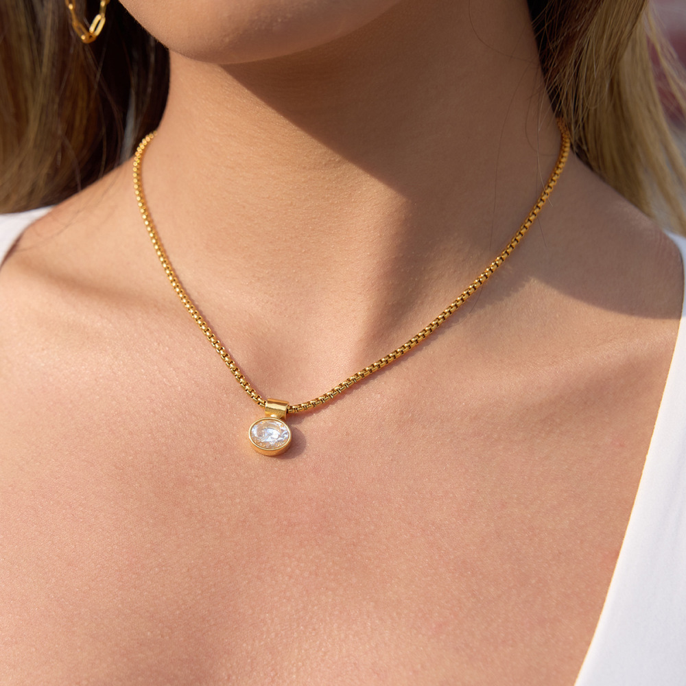 IVIAPRO Trendy Oval Zircon Pendant Necklace