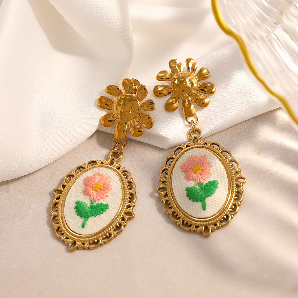 New Design Stainless Steel Retro Flower Earrings