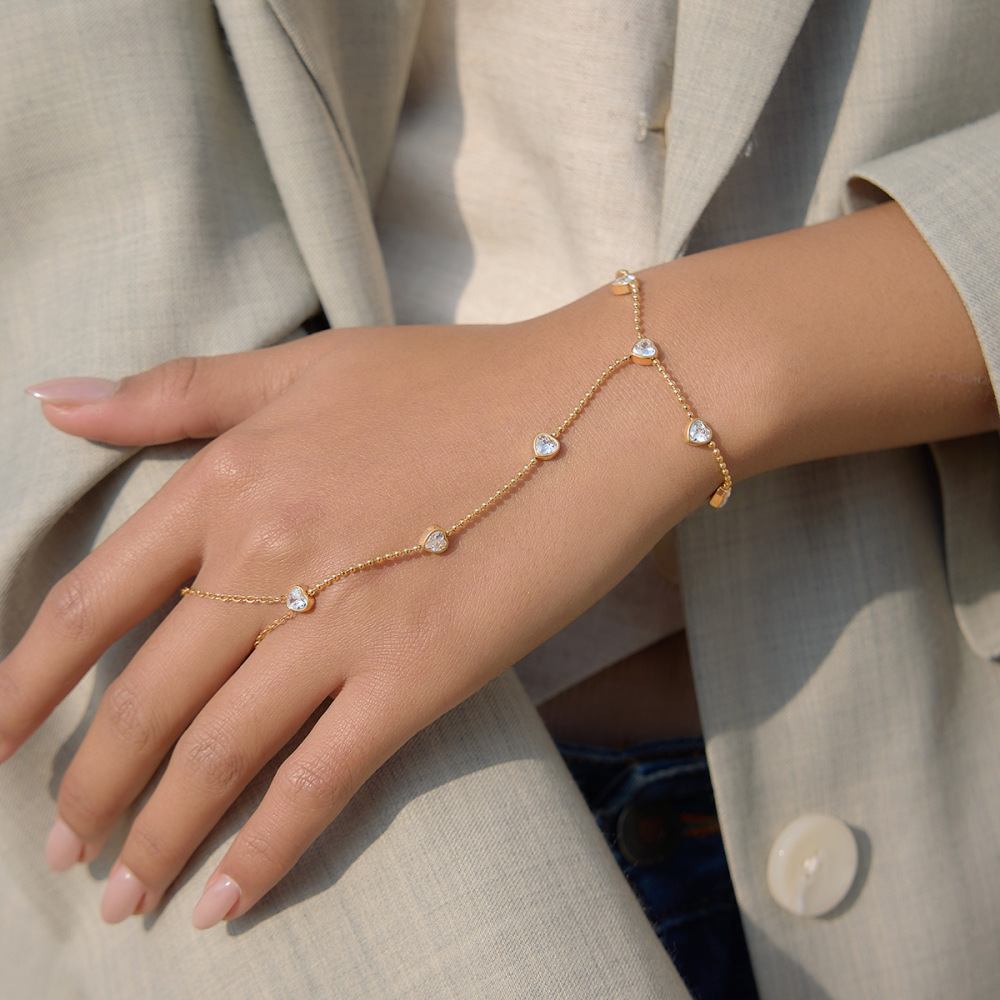 Hot Selling Waterproof Hand Chain Heart Zircon Finger Bracelet