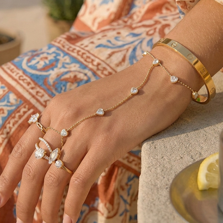 Hot Selling Waterproof Hand Chain Heart Zircon Finger Bracelet