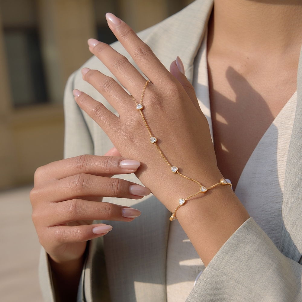 Hot Selling Waterproof Hand Chain Heart Zircon Finger Bracelet