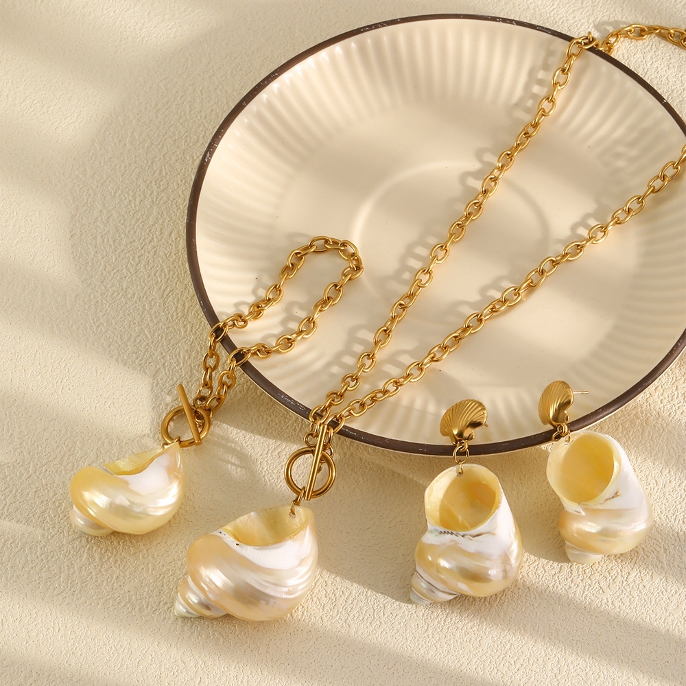 Fashion Jewelry Wholesale Stainless Steel Link Chain OT Clasp Natural Conch Pendant Necklace