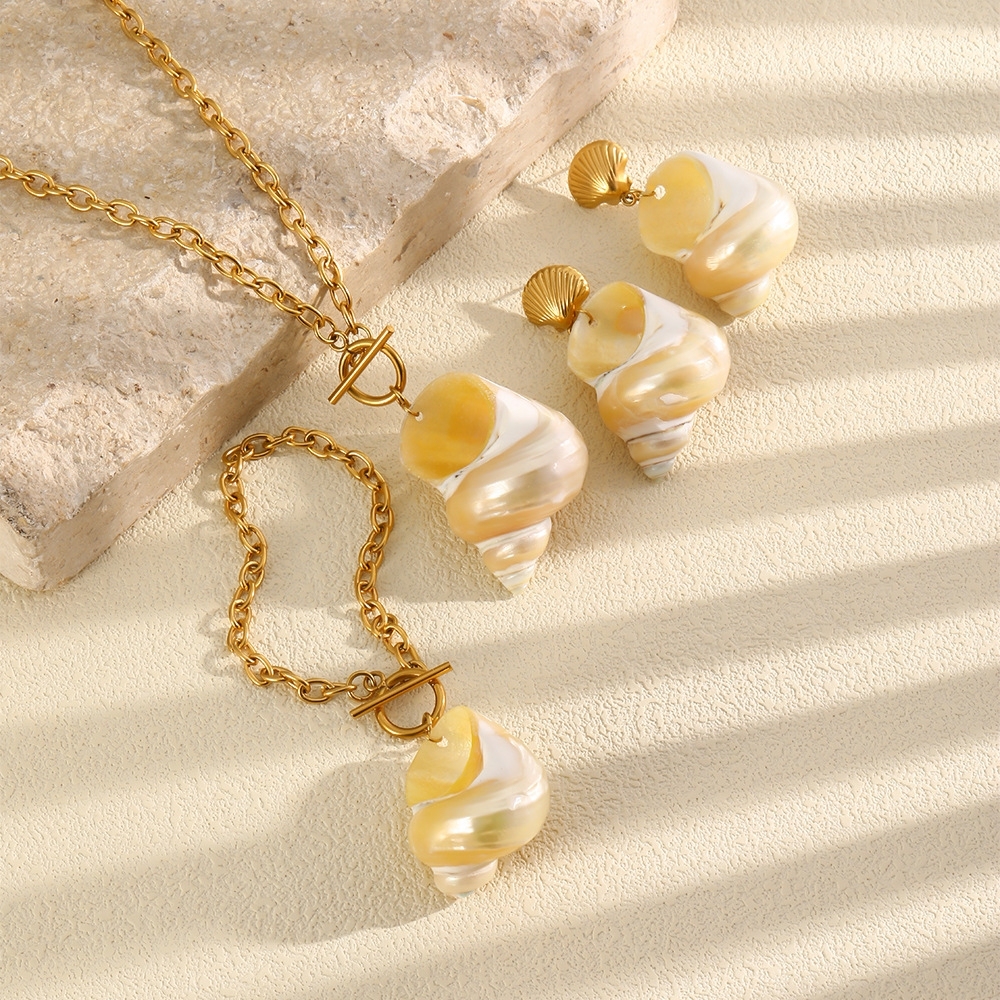 Fashion Jewelry Wholesale Stainless Steel OT Clasp Natural Conch Charms Bracelet