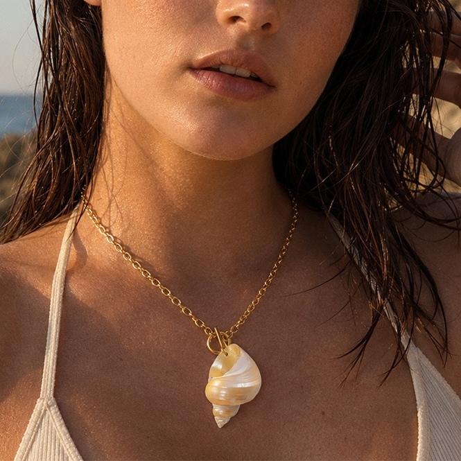 Fashion Jewelry Wholesale Stainless Steel Link Chain OT Clasp Natural Conch Pendant Necklace