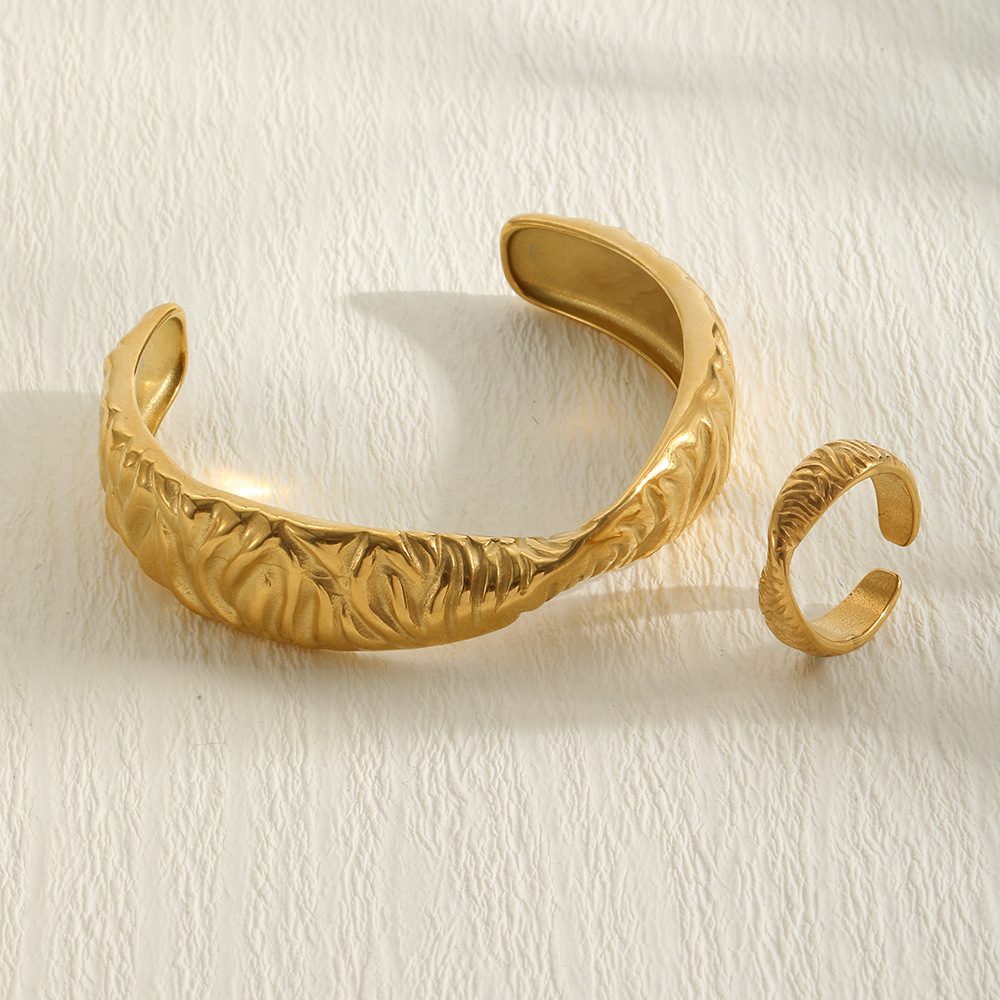 New Arrival Stainless Steel Jewelry Wholesale Retro Hammered Bracelets Cuff Bangles