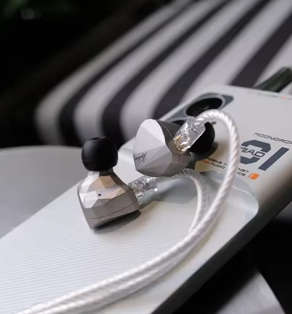 MOONDROP Kadenz Dynamic Driver In-Ear Eerphone lEM HiFi Music 0.78mm 4.4mm Plug Wired cable Earbuds with USB-C and LT Adapter