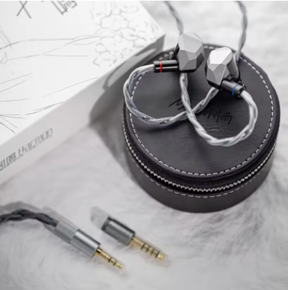 MOONDROP HARMON earphone Three Dynamic Drivers Four-Cavity Frequency Crossover 3.5/4.4mm replaceable plugs