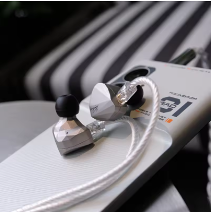MOONDROP Kadenz Dynamic Driver lEMs in-ear headphones 4.4mm USB-C Wired Connection