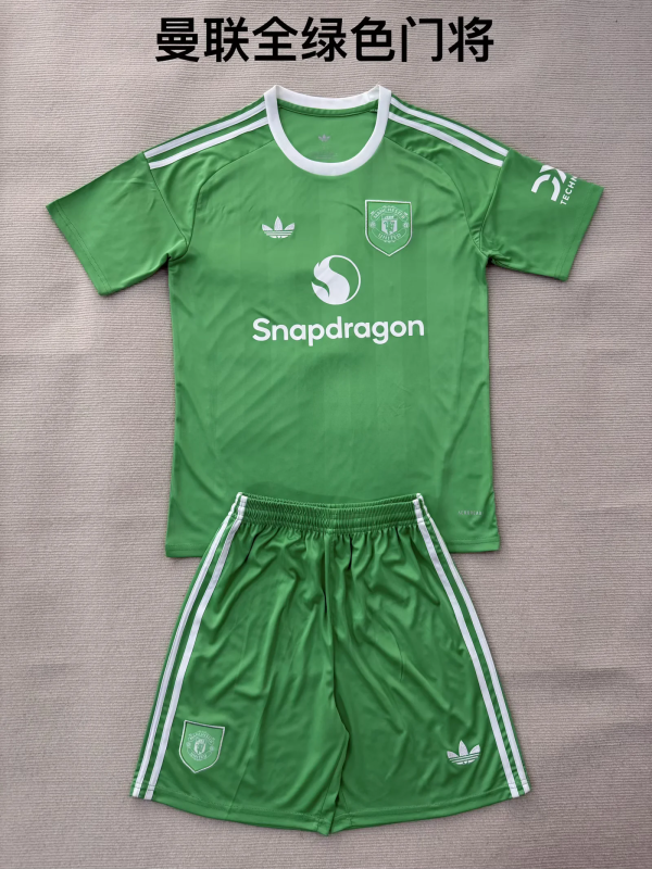 25-26 Manchester United Green Goalkeeper Soccer Kids Kit Jersey+Shorts Size 16-28