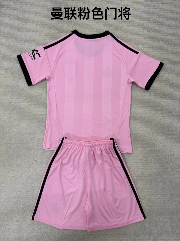 25-26 Manchester United Pink Goalkeeper Soccer Kids Kit Jersey+Shorts Size 16-28