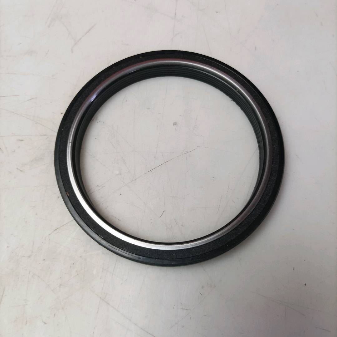 Rear oil seal assembly (labyrinth type)★VG1047010050