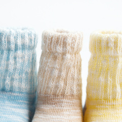 Baby socks in slub yarn for spring and autumn
