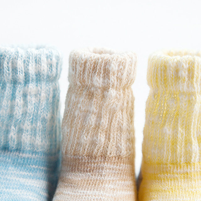 Baby socks in slub yarn for spring and autumn