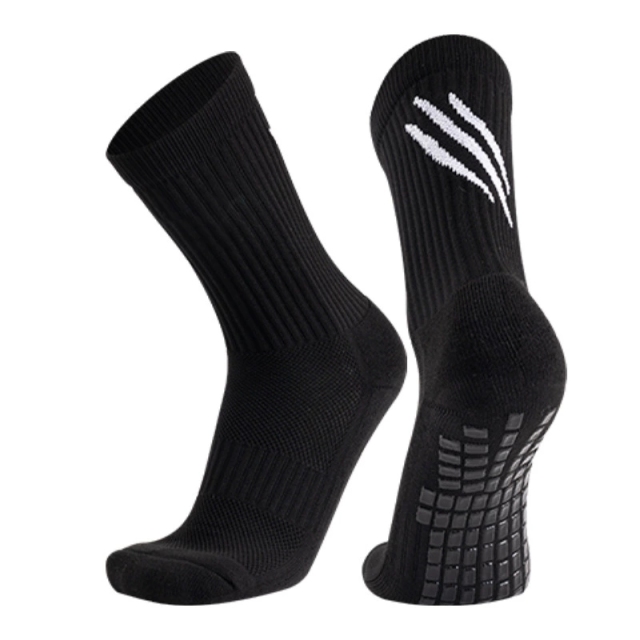 Non-slip dotted athletic socks