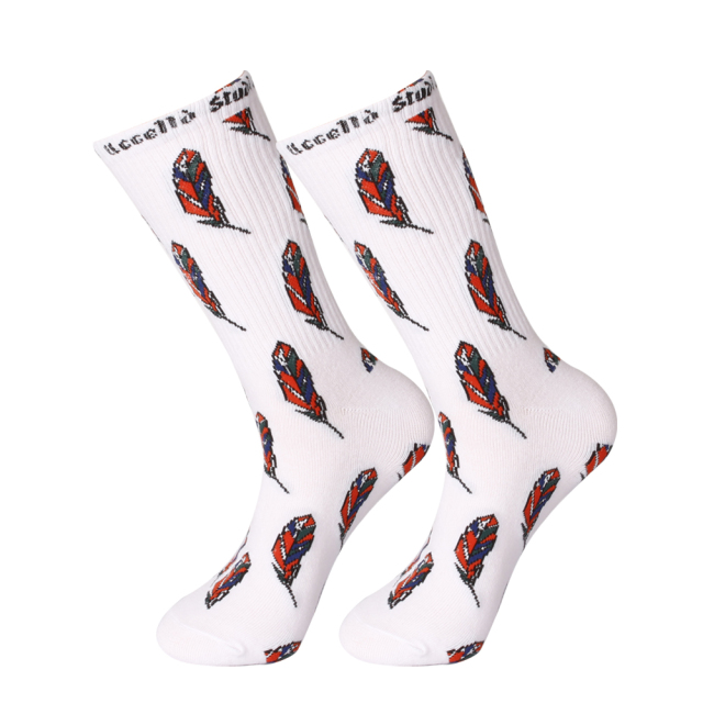 Crew Socks Wicking Sweat Breathable Socks Charming Love Strawberry Women Summer Winter