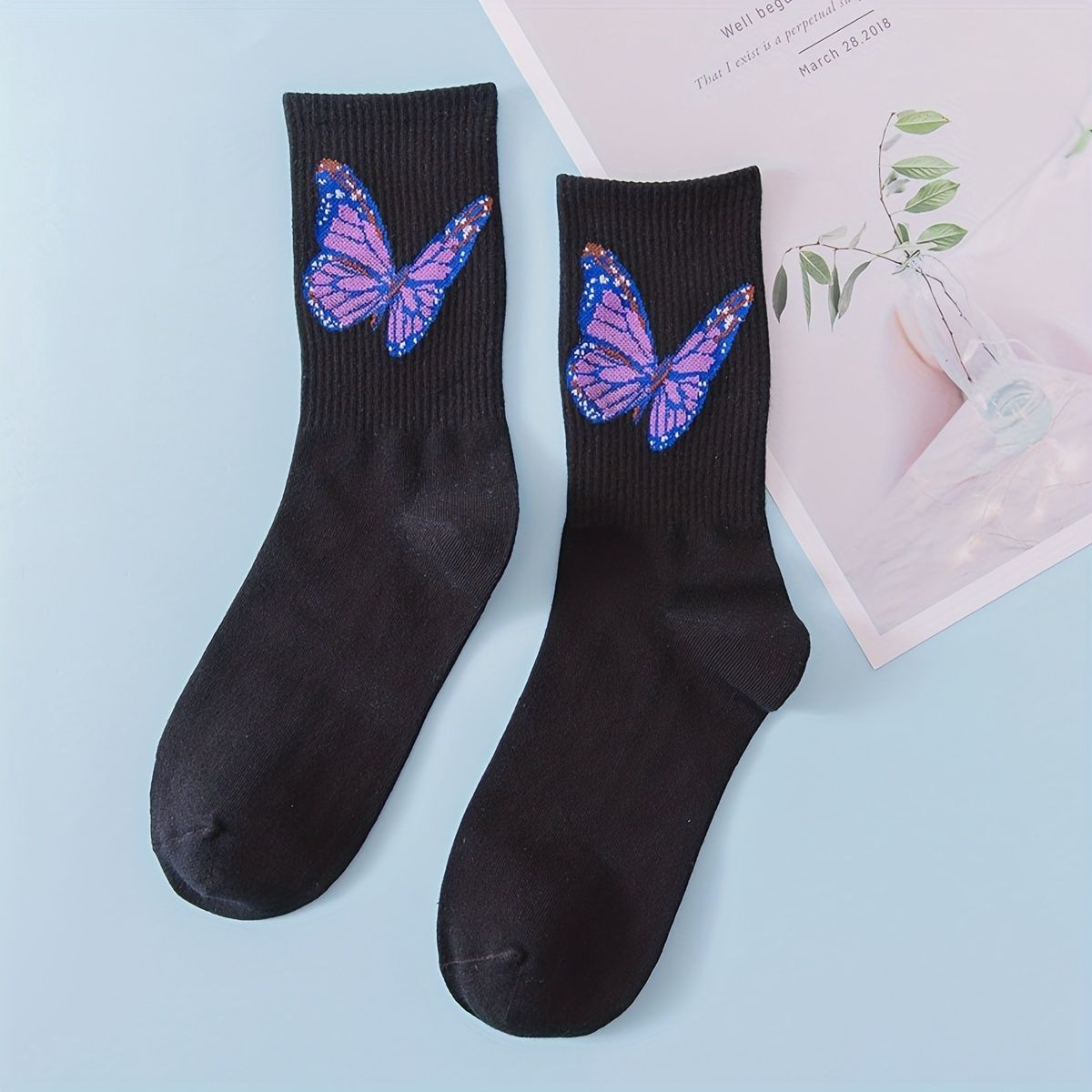Wicking Sweat Breathable Socks Charming Love Strawberry Women Summer Winter Crew Socks