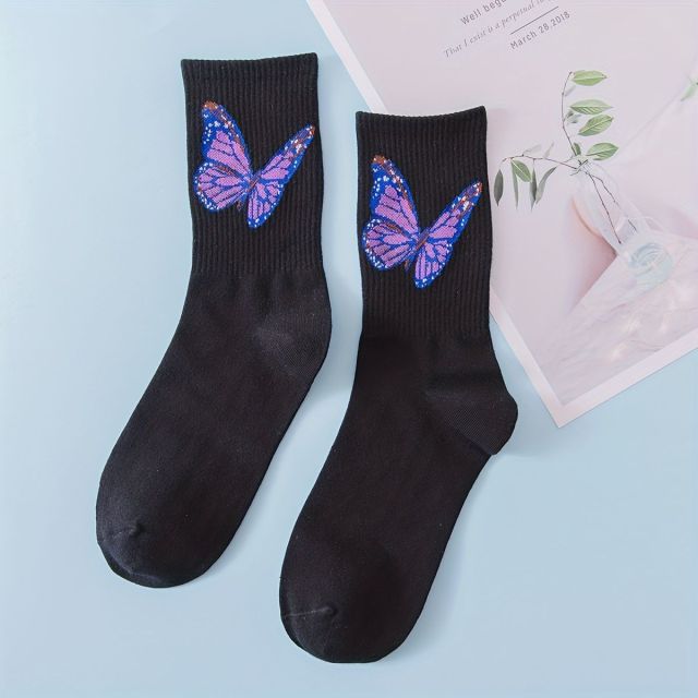 Wicking Sweat Breathable Socks Charming Love Strawberry Women Summer Winter Crew Socks