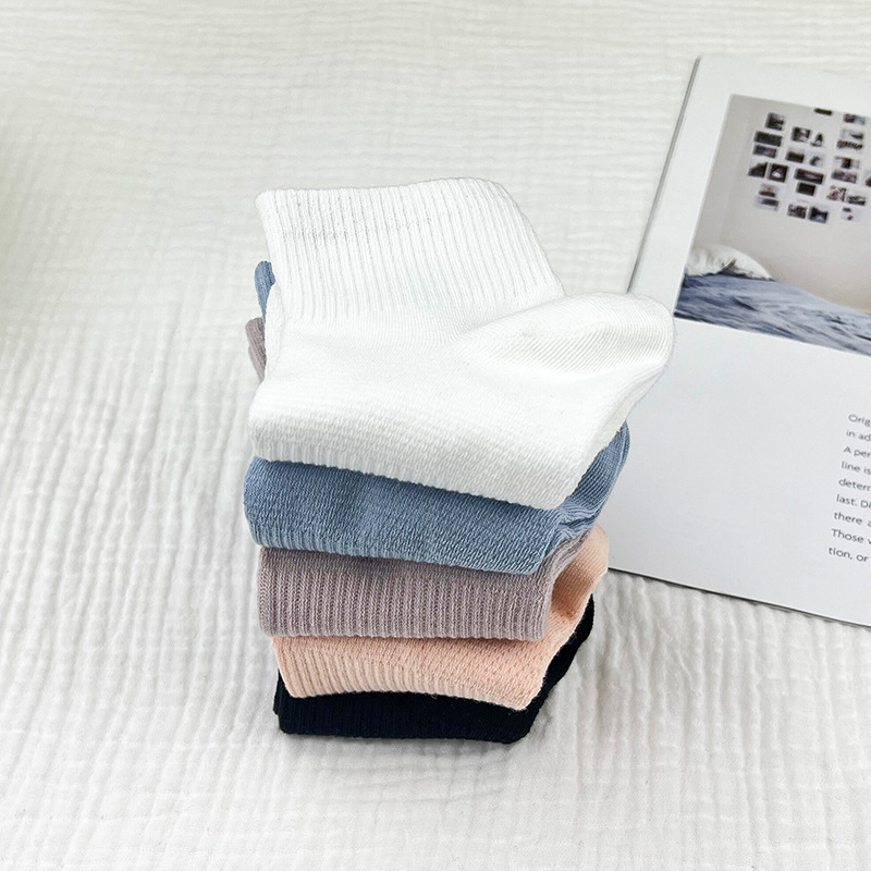 Crew Socks Wicking Sweat Breathable Socks Charming Love Strawberry Women Summer Winter