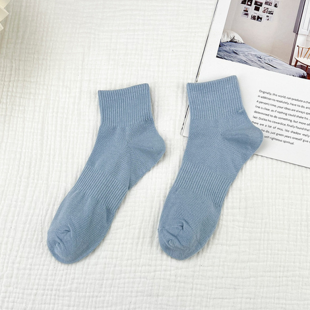 Crew Socks Wicking Sweat Breathable Socks Charming Love Strawberry Women Summer Winter