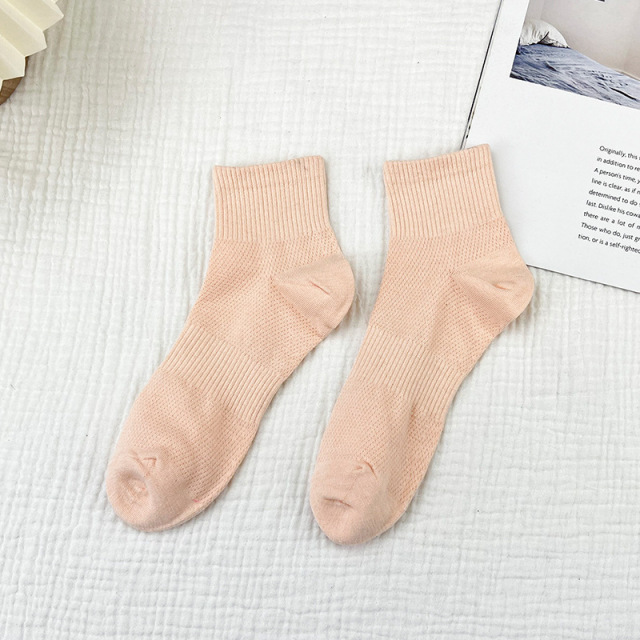 Crew Socks Wicking Sweat Breathable Socks Charming Love Strawberry Women Summer Winter
