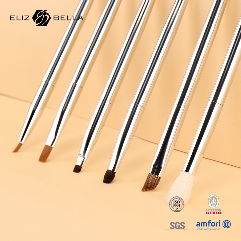 On-the-Go Makeup Brush Kit – Lightweight & Space-Saving for Frequent Travelers