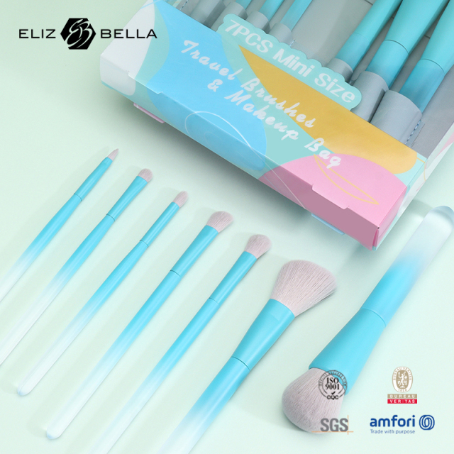 Luxury Meets Function: Synthetic Brushes in Branded Paper Box – Plastic Handle Elegance or Wooden Durability