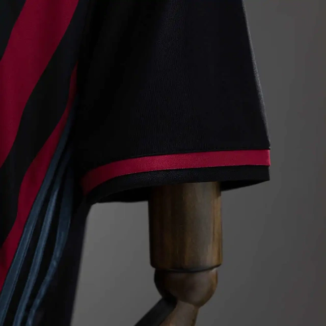 Retro AC Milan 16/17 Home Jersey