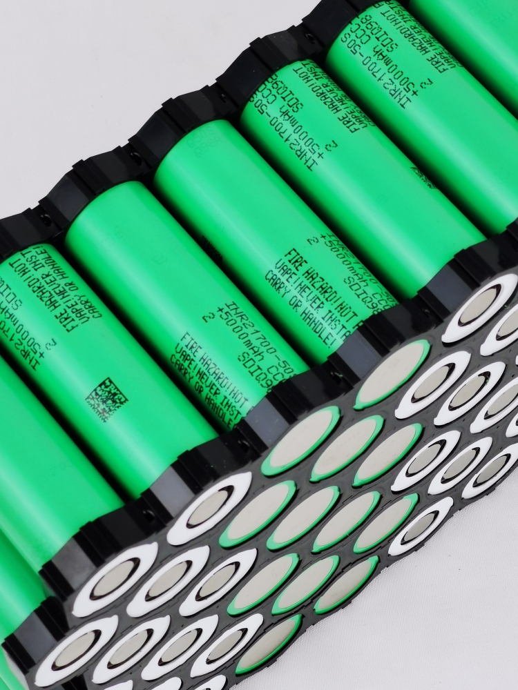 48V 30Ah Lithium Battery Powered by Samsung 21700 50S Cells (13S6P) Delivers Stable, Precise Power for Robot Lab Tests—150A Maximum Discharge Current, 100A Continuous Discharge, RS485 Communication