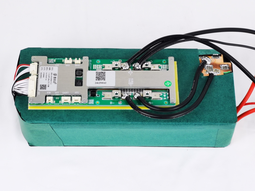 48V 30Ah Lithium Battery Powered by Samsung 21700 50S Cells (13S6P) Delivers Stable, Precise Power for Robot Lab Tests—150A Maximum Discharge Current, 100A Continuous Discharge, RS485 Communication