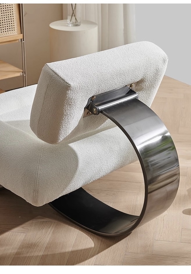 Collision between Alien Metal Frame and Lamb Fleece: Analysis of Modern Leisure Chair Design