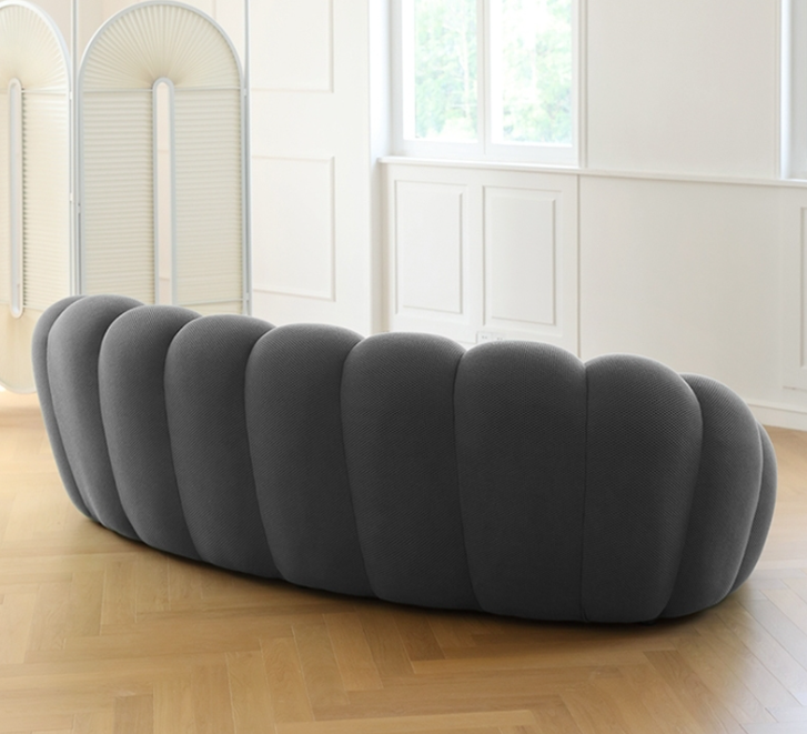 Italian minimalist football sofa: a lazy space outlined by curved lines