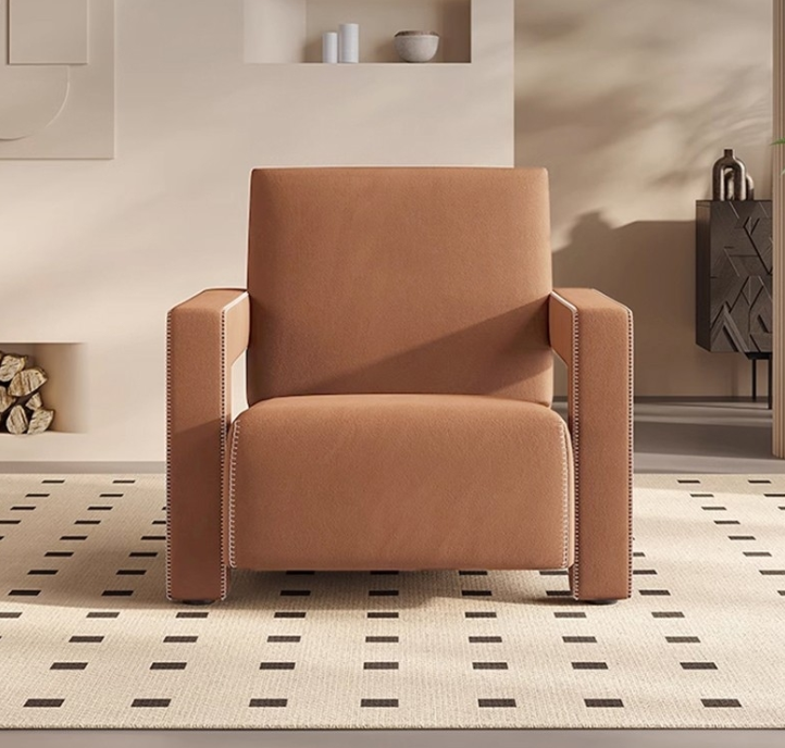 Give a 'foothold' for alone time: a simple single sofa, making the space more warm